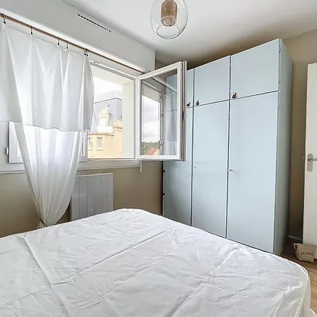 Charming T2 With Balcony Close To The